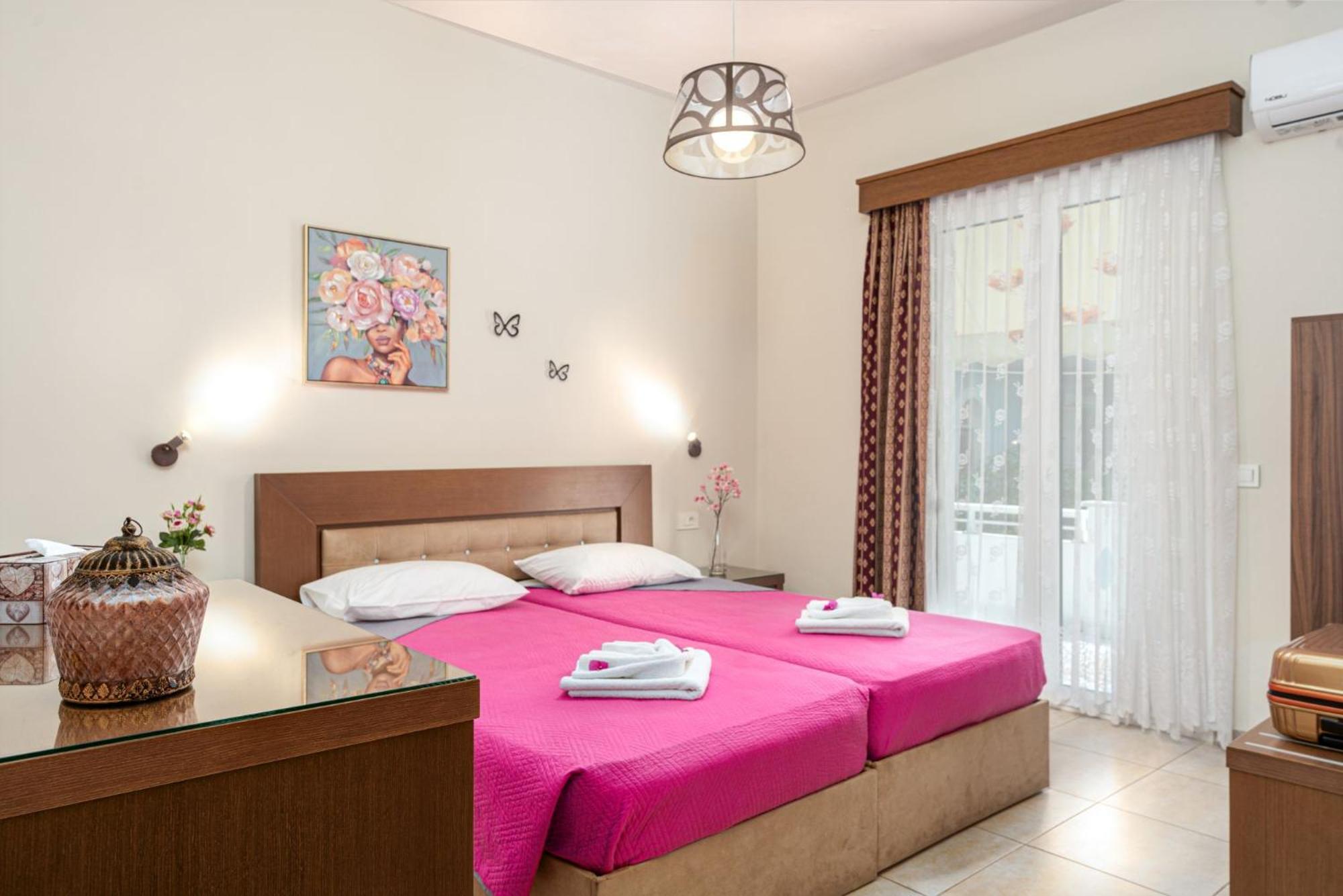 Stathis Beachfront Luxury Rooms Каламакі Номер фото