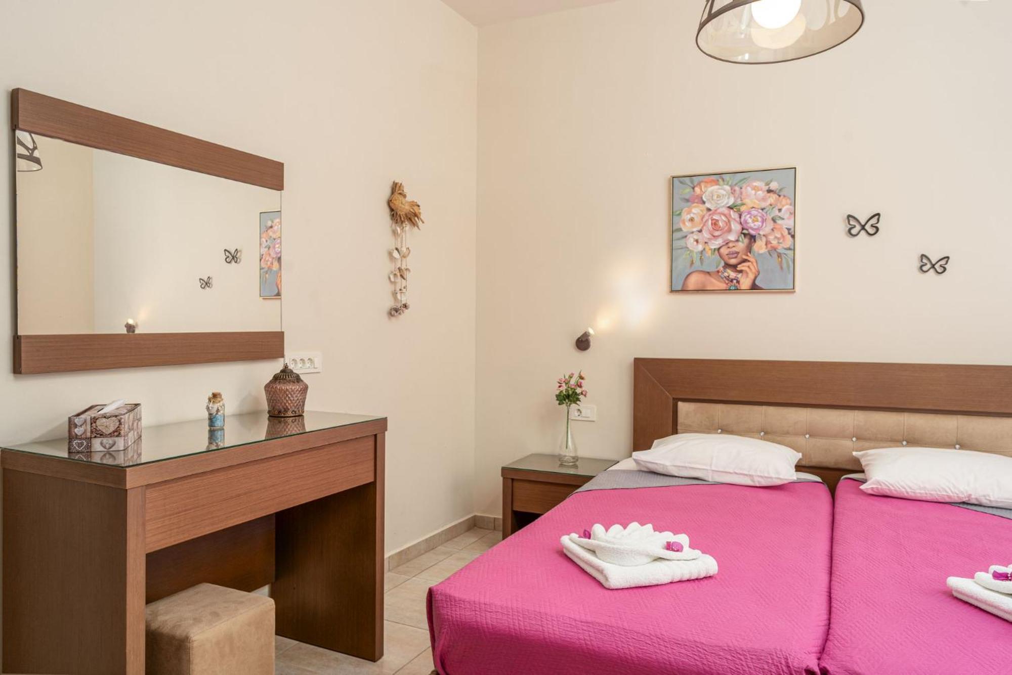 Stathis Beachfront Luxury Rooms Каламакі Номер фото