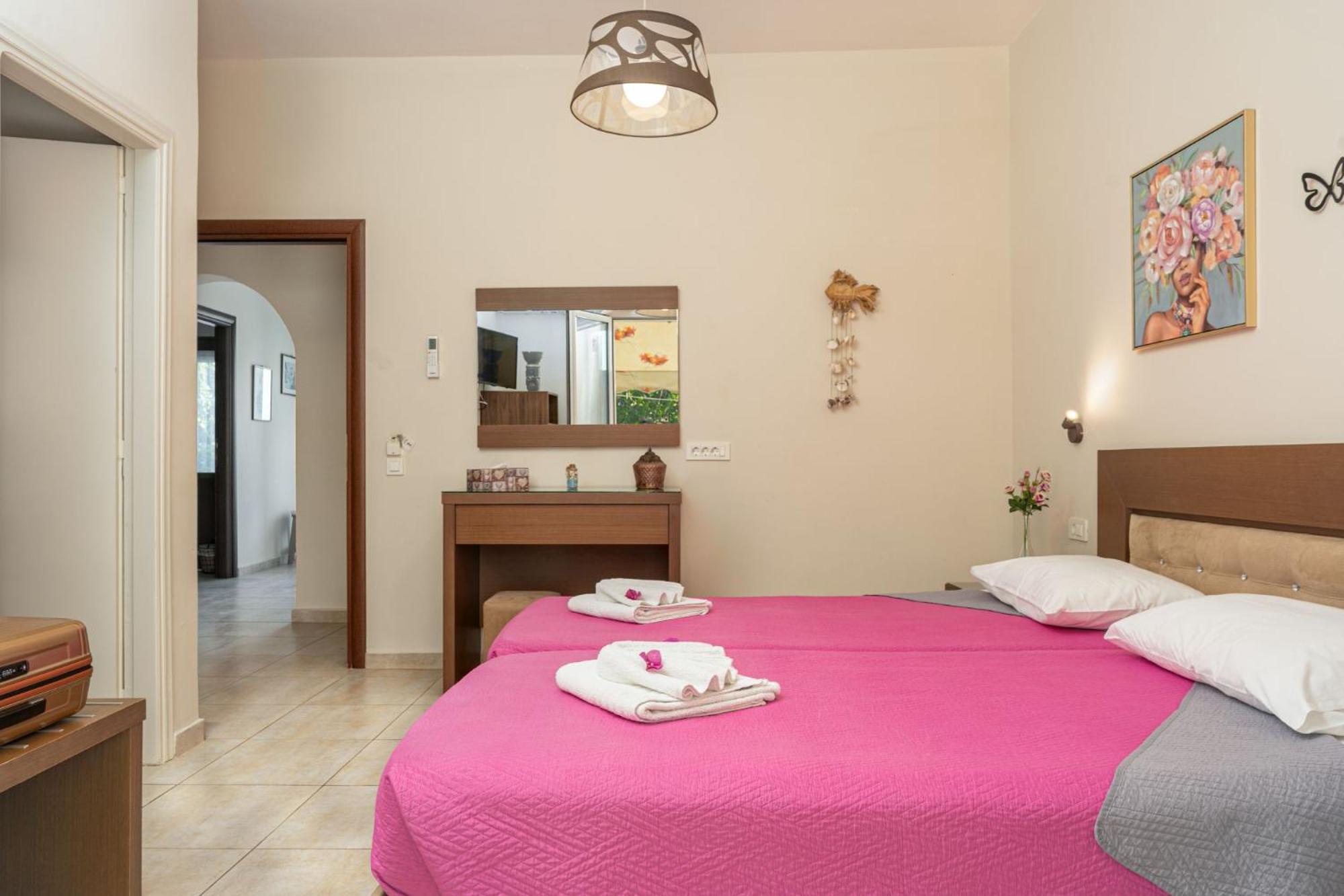 Stathis Beachfront Luxury Rooms Каламакі Номер фото