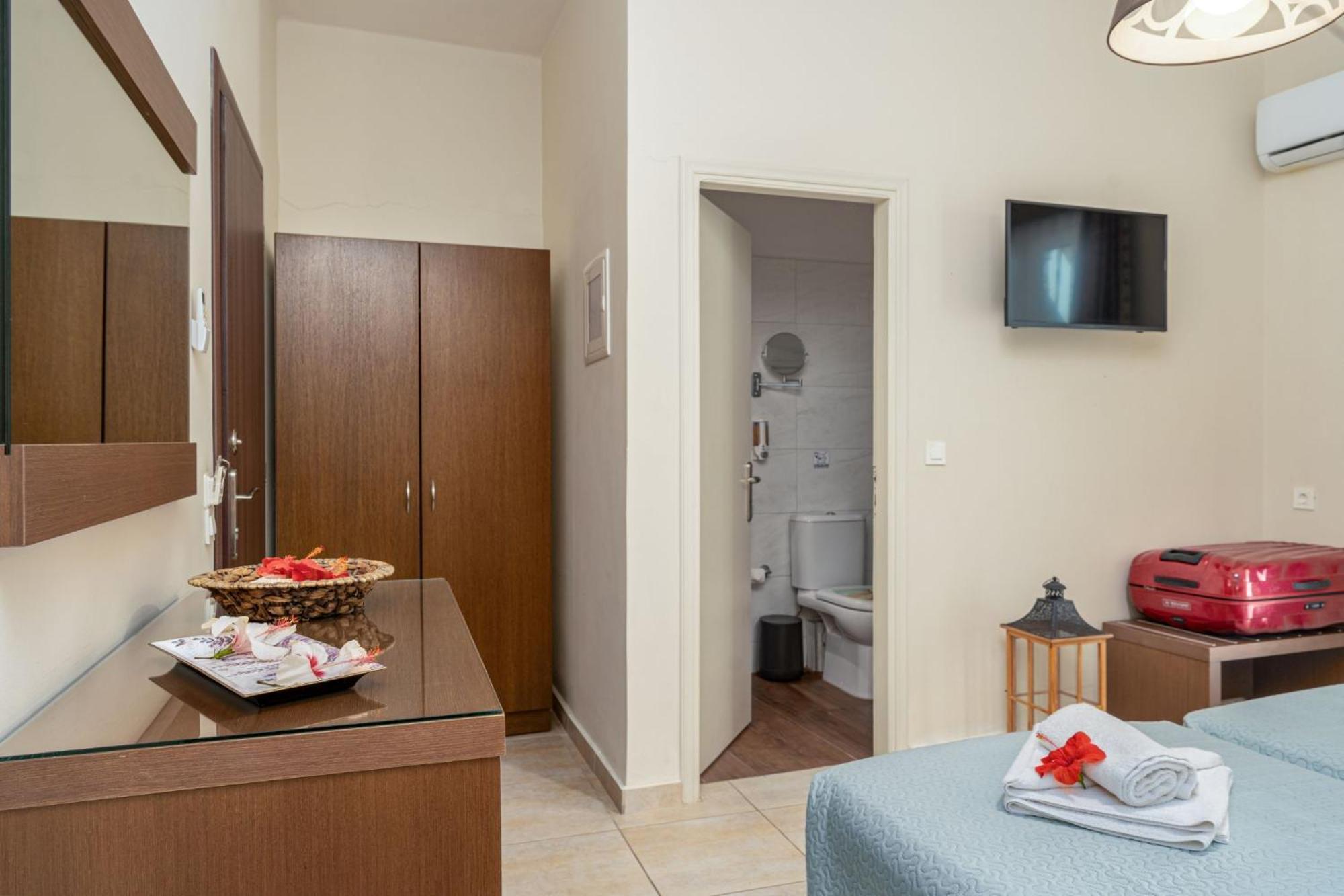 Stathis Beachfront Luxury Rooms Каламакі Номер фото