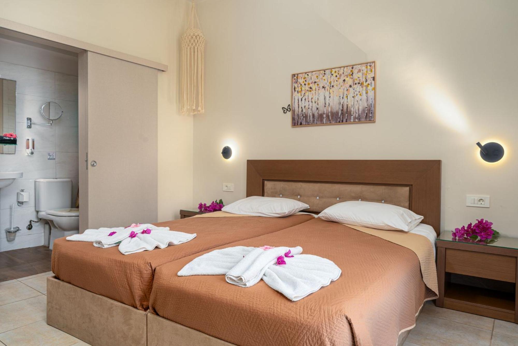 Stathis Beachfront Luxury Rooms Каламакі Номер фото