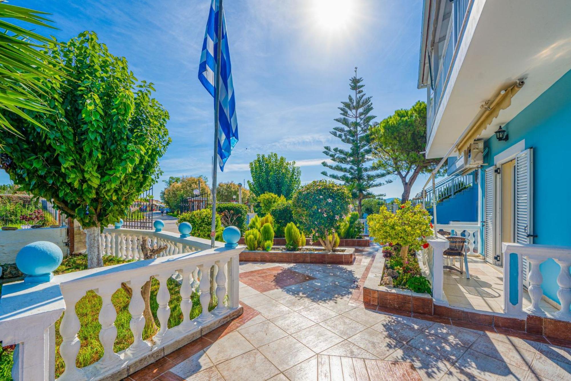 Stathis Beachfront Luxury Rooms Каламакі Екстер'єр фото